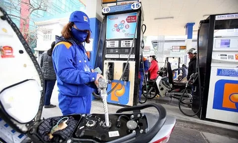 Giá xăng ngày mai tiếp tục lập kỷ lục mới?