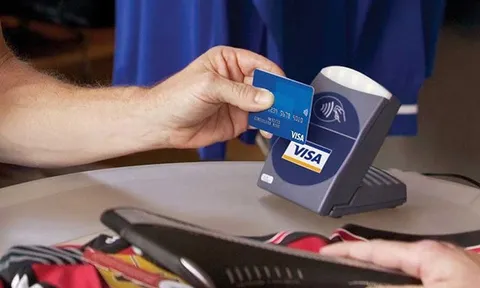 Ngân hàng cảnh báo khách hàng cẩn thận khi quẹt thẻ thanh toán tại quầy