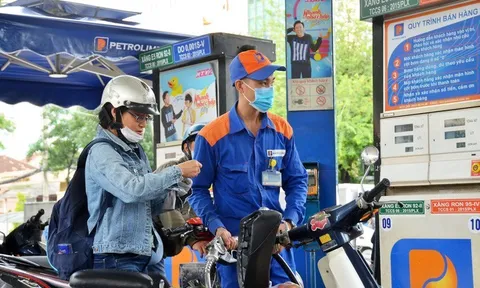 Điêu đứng vì giá xăng tăng