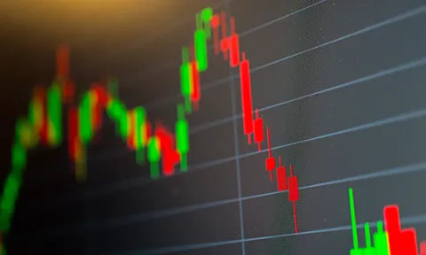 Thanh khoản tiếp tục đối mặt 'lằn ranh đỏ', VN Index giảm trong nghi ngờ