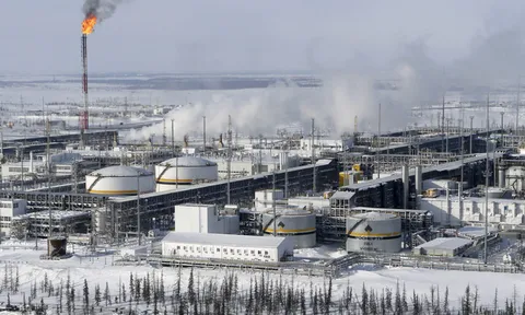 Báo Anh nghi Ấn Độ là 'cửa sau' để đưa dầu Nga vào châu Âu