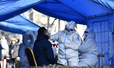 Trung Quốc hứng chịu làn sóng Covid-19 mới