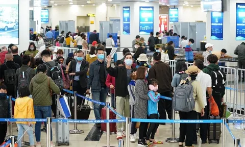 Vì sao nhiều hành khách bị cắt chuyến bay, từ chối làm thủ tục?