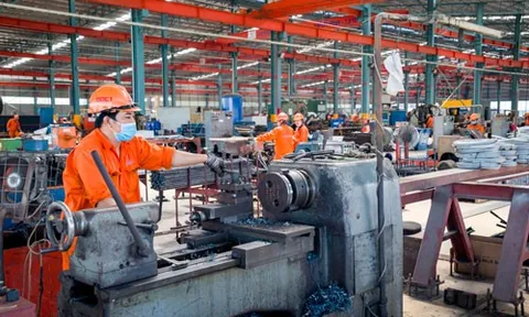 Nhiều ngành thâm dụng lao động khó tuyển người