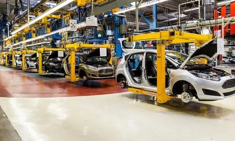 Triệu hồi 100.000 xe Ford do nguy cơ cháy nổ