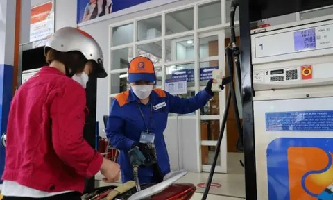 Giá xăng giảm hơn 3.000 đồng/lít