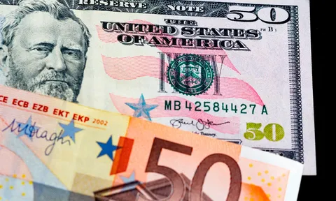 Vì sao euro ngang giá USD trở thành 'con dao 2 lưỡi' với kinh tế Mỹ?