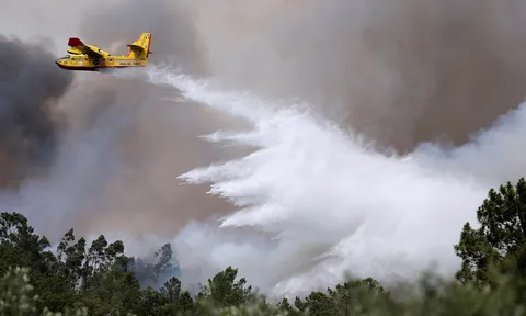 Nắng nóng 'tử thần' bao vây