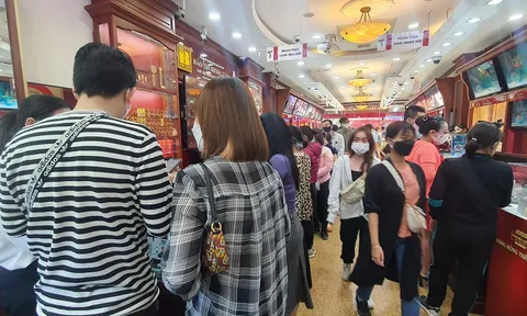 Người mua vàng 'đu đỉnh' thua lỗ gần 10 triệu đồng