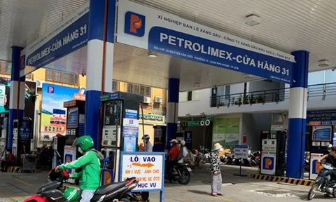 Giá xăng nhập vừa rớt xuống 24.000 đồng