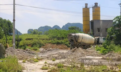 Kiểm tra trạm trộn bê tông bị dân tố gây ô nhiễm ở Hòa Bình