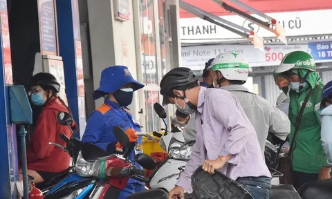 Giảm lần thứ 4 liên tiếp, giá xăng về mốc 24.000 đồng/lít