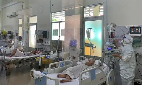 TP.HCM: BV Bệnh nhiệt đới kín giường hồi sức COVID-19
