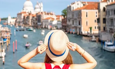 Đức và Tây Ban Nha tạm dừng cấp visa cho passport mẫu mới của Việt Nam: Tour châu Âu ra sao?