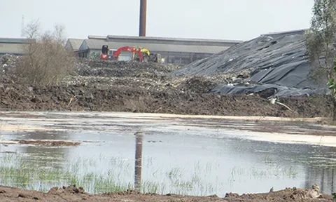 Công ty xử lý rác thải Tâm Sinh Nghĩa chưa khắc phục việc tồn lưu chất thải, rò rỉ khói lò đốt