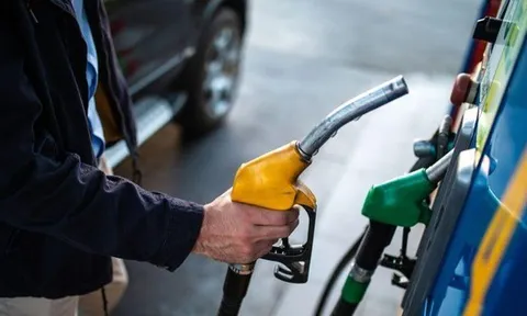 Giá xăng nhập lại tăng lên mốc 29.000 đồng/lít