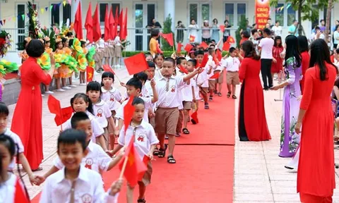 Chào đón học sinh lớp 1 tựu trường