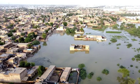 Một phần ba Pakistan chìm dưới nước, 1.100 người thiệt mạng vì lũ lụt