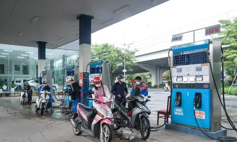 'Lạ lùng' thị trường xăng dầu