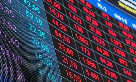 Cổ phiếu thép kéo trần, VN Index mất điểm vì cổ phiếu nhà băng