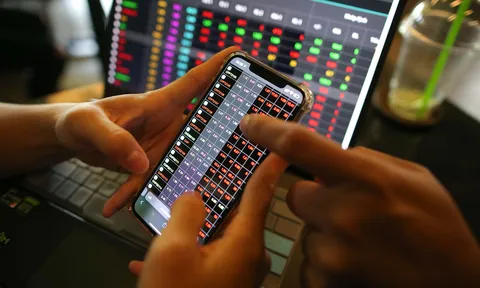 VN-Index tăng nhẹ, cổ phiếu nhóm FLC bị bán tháo