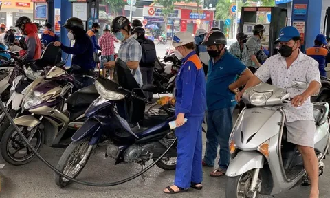 Giá xăng nhập đã rớt xuống mức 19.000 đồng