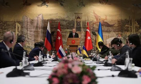 XUNG ĐỘT NGA - UKRAINE VẮT KIỆT PHƯƠNG TÂY