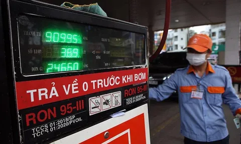 Để không còn tình trạng treo biển 'hết xăng'