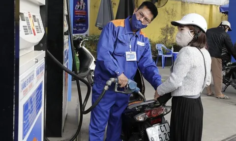 Giá xăng ngày mai có thể giảm hơn 1.000 đồng/lít?