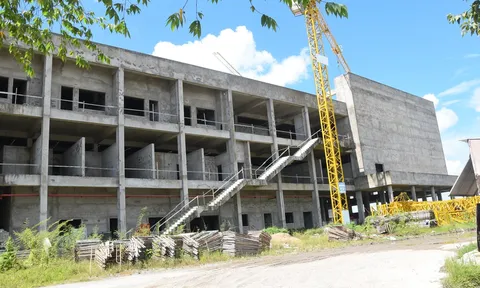 Bệnh viện hơn 1.700 tỷ xây nhiều năm không xong