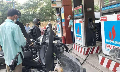 Giá xăng nhập vừa rơi xuống mức gần 20.000 đồng/lít