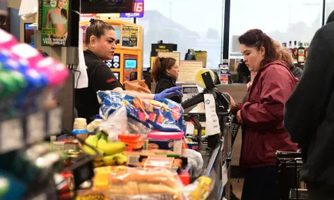 Người Mỹ còng lưng gánh nợ thẻ tín dụng