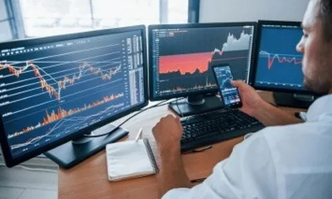 Nỗ lực hồi phục, VN-Index đóng cửa tăng 4,1 điểm, lên 1.214 điểm