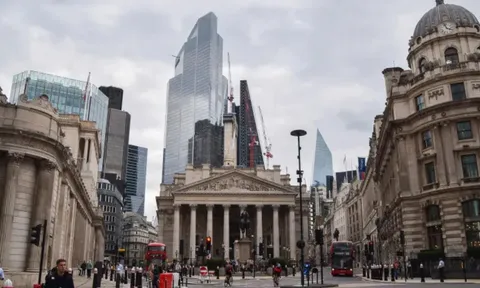 Sau FED, Ngân hàng trung ương Anh tăng lãi suất lần thứ 7 liên tiếp