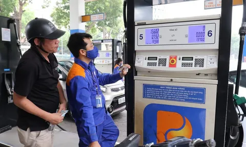 Bộ Tài chính đề xuất giảm 50% thuế tiêu thụ đặc biệt, thuế giá trị gia tăng với xăng dầu
