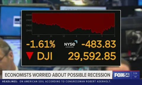 Nỗi lo suy thoái nhấn chìm chứng khoán và dầu thô trong phiên giao dịch cuối tuần