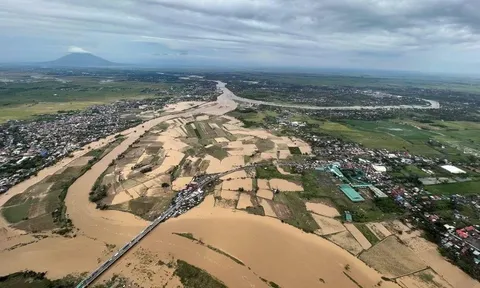 Bão Noru quét qua Philippines, gần 75.000 người sơ tán, ít nhất 5 người chết