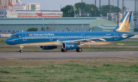 Gần 14.000 hành khách của Vietnam Airlines bị ảnh hưởng do bão Noru