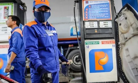 Giá xăng dầu bán lẻ tiếp tục giảm sâu?