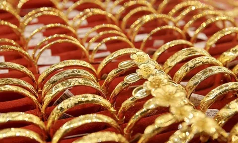 Giá vàng trong nước đảo chiều ngoạn mục phiên cuối tuần, tăng phi mã
