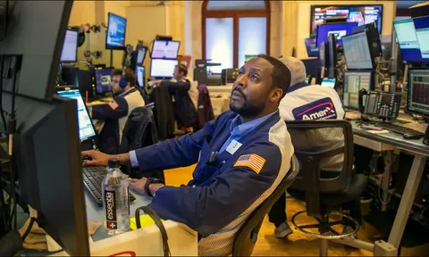 Lợi suất trái phiếu lập kỷ lục mới, đồng Yên chạm đáy 32 năm