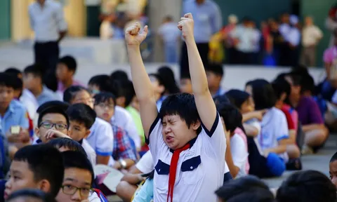 Nhiều trường ở TPHCM lùi giờ vào học