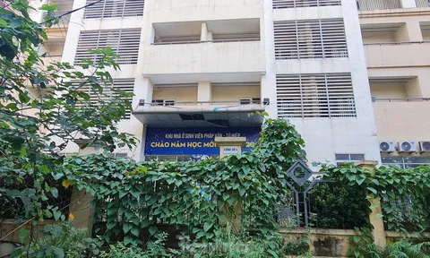 Cận cảnh khu ký túc xá 'nghìn tỷ' bỏ hoang giữa Thủ đô thành nơi làm gara ôtô