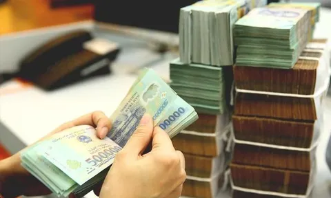 Ngân hàng đồng loạt tăng lãi suất tiết kiệm lên kịch trần