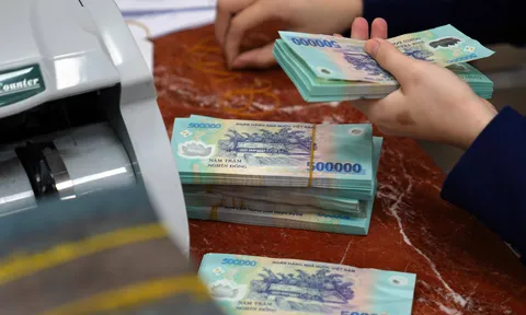 Cổ phiếu ngân hàng lao đao vì trái phiếu