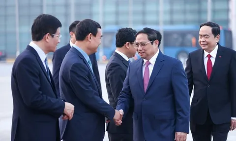 Thủ tướng lên đường thăm chính thức Campuchia và tham dự Hội nghị cấp cao ASEAN