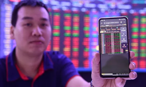 Bất động sản tiếp tục giảm sâu, VN-Index tăng hơn 6 điểm nhờ ngân hàng