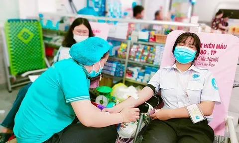 Trục lợi từ quà tặng hiến máu nhân đạo - Bài 3: Chuyện 'lạ' ở những gói thầu