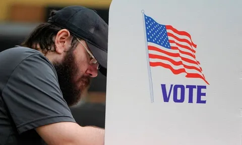 Thắng tại Arizona, phe Dân chủ san bằng cách biệt với Cộng hòa ở Thượng viện