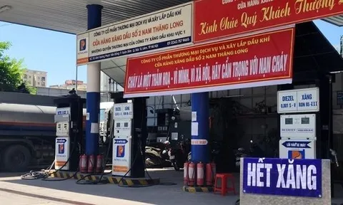 Mặc kệ giá xăng tăng, nhiều cây xăng ở Hà Nội vẫn đóng cửa im lìm